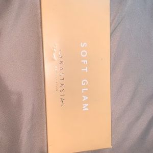 Eyeshadow palette, Soft Glam Anastasia